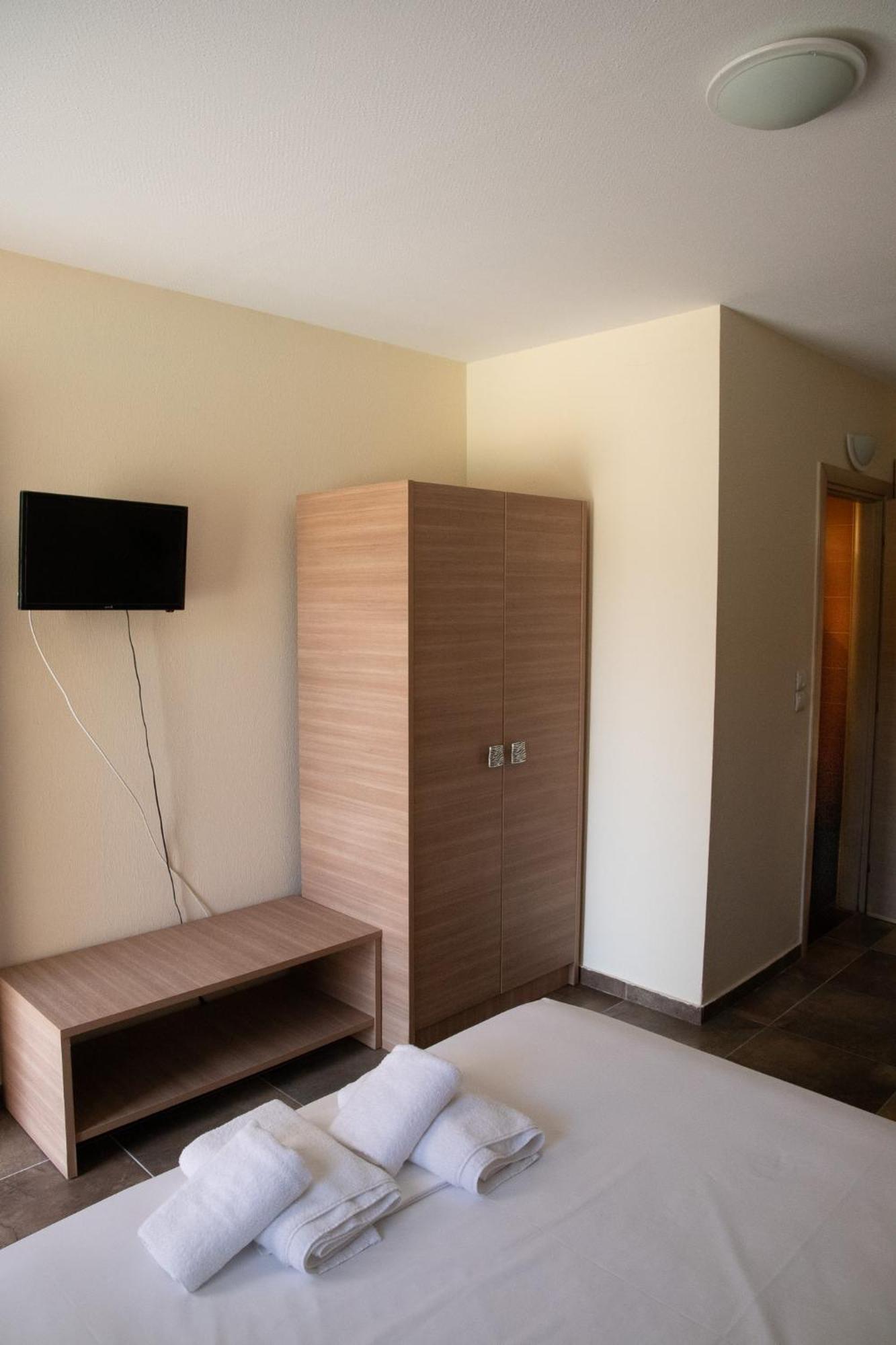 Sunset Inn Kryopigí Rom bilde