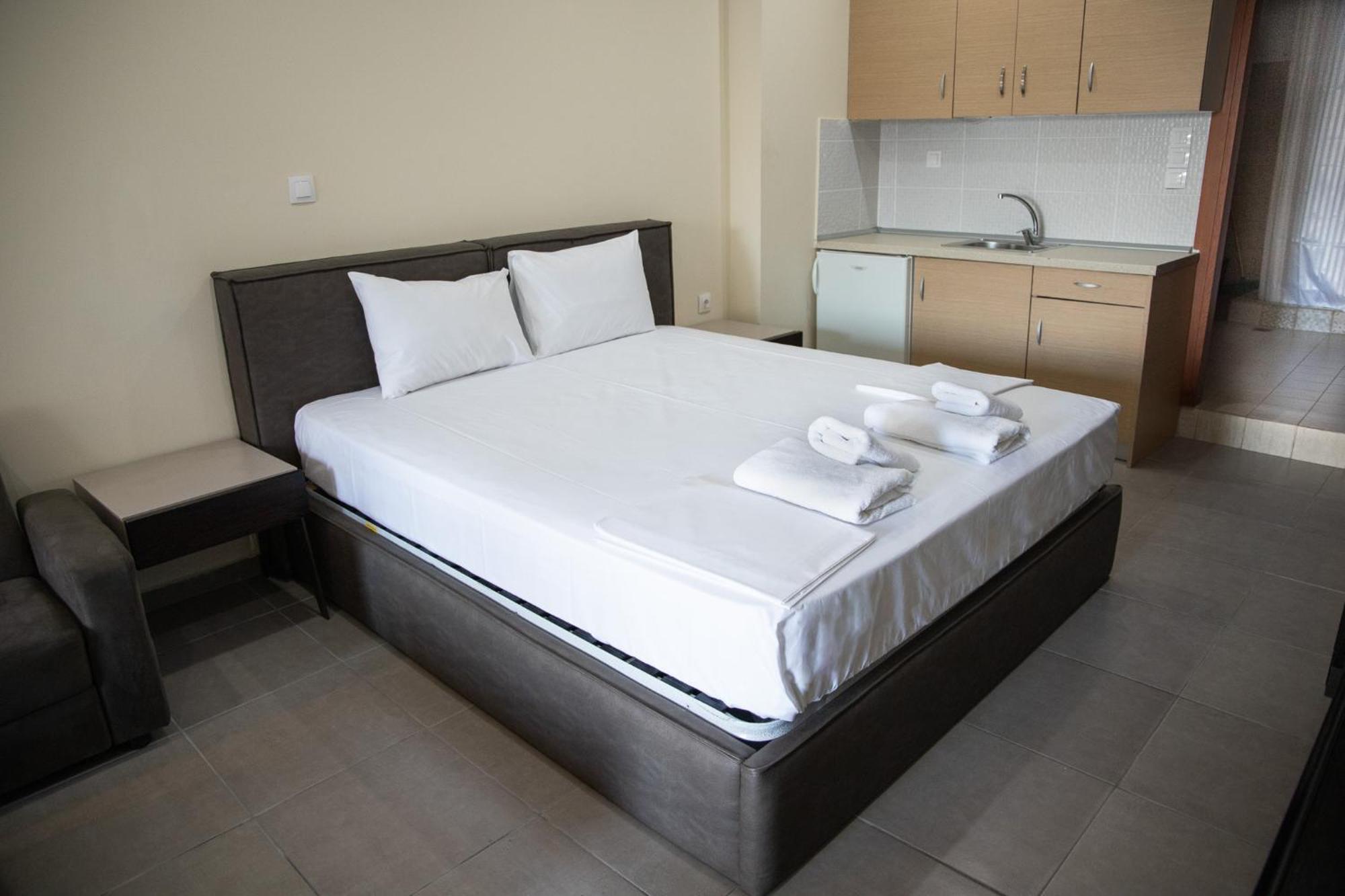 Sunset Inn Kryopigí Rom bilde