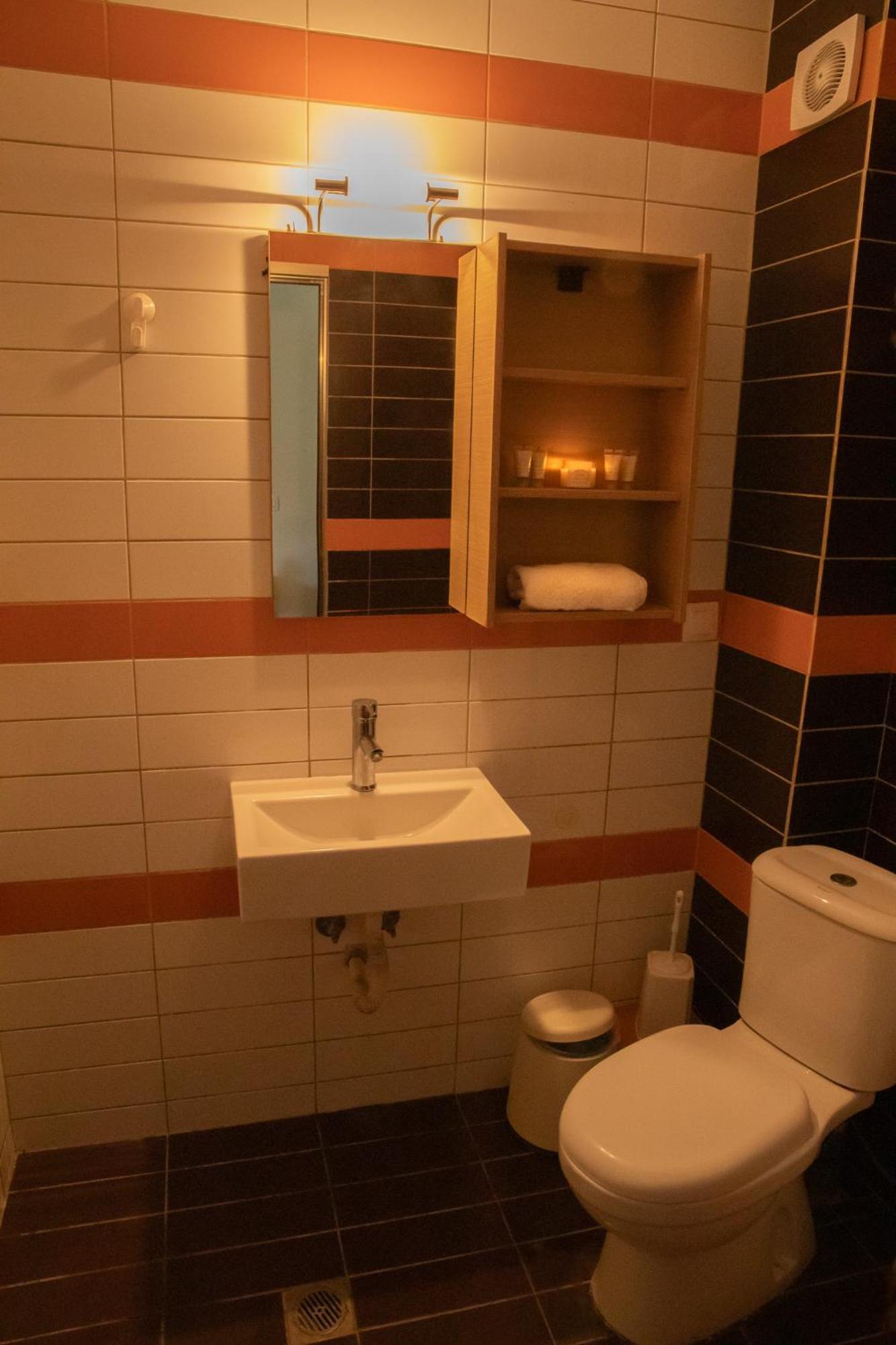 Sunset Inn Kryopigí Rom bilde